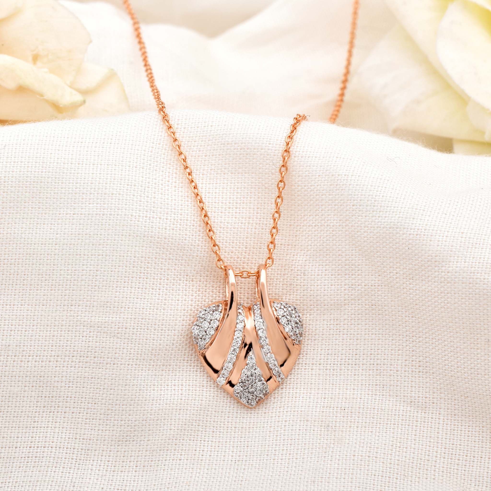 Silver luxurious Adjustable Heart Rose Gold Pendant For Women