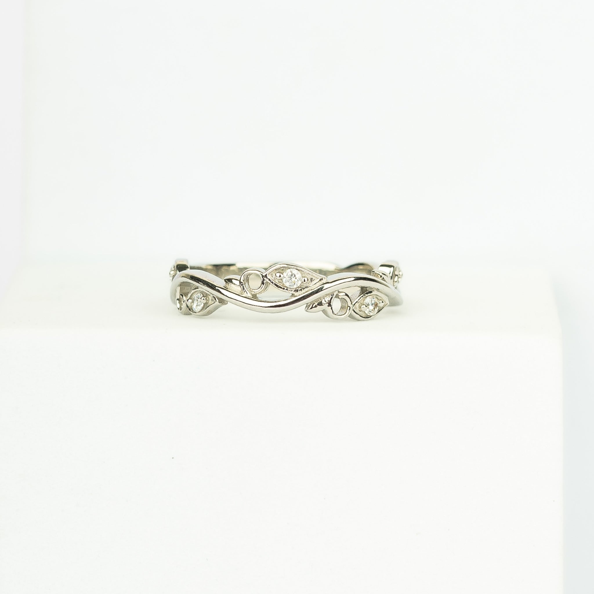 White Gold Silver Delicate Pear-Cut Adjustable Leafy Luxe Motif Ring For Woman