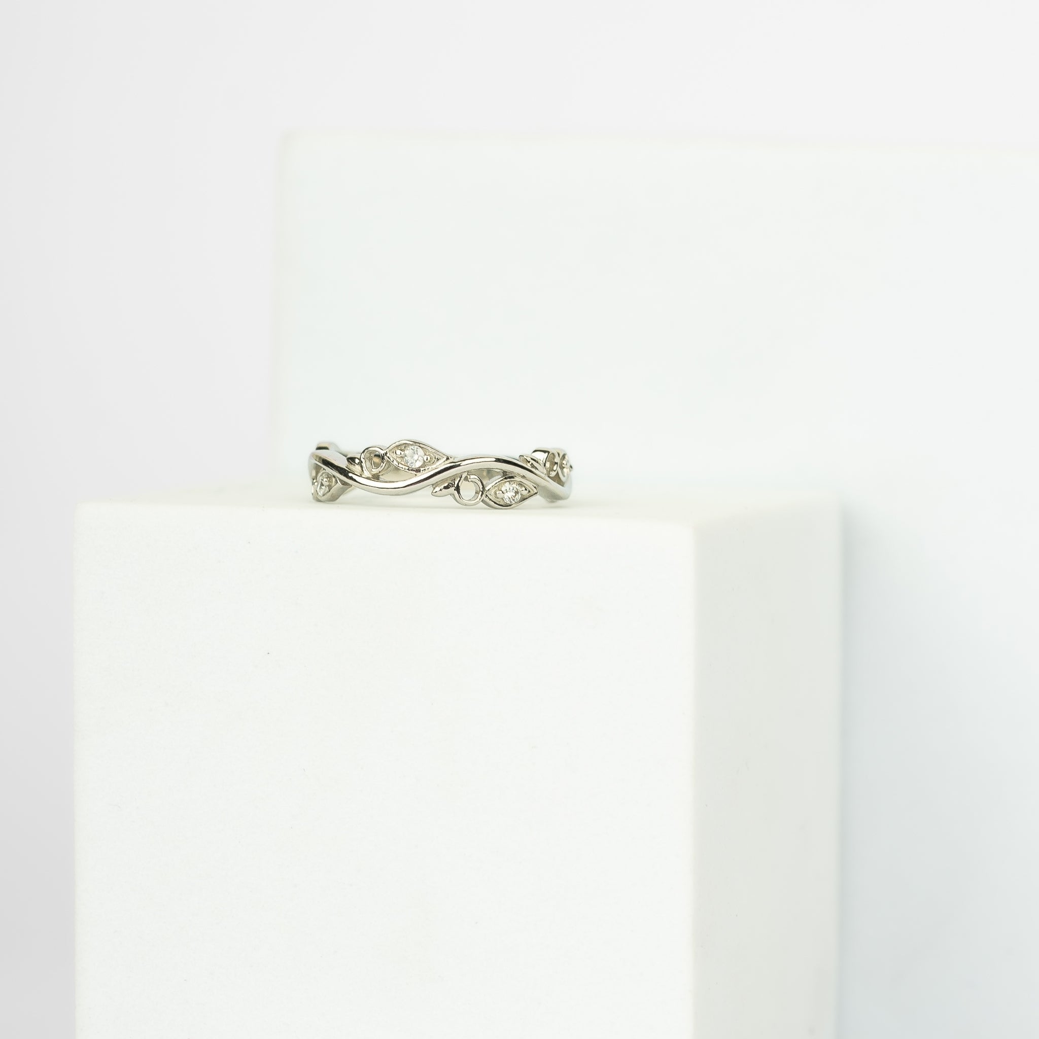 White Gold Silver Delicate Pear-Cut Adjustable Leafy Luxe Motif Ring For Woman