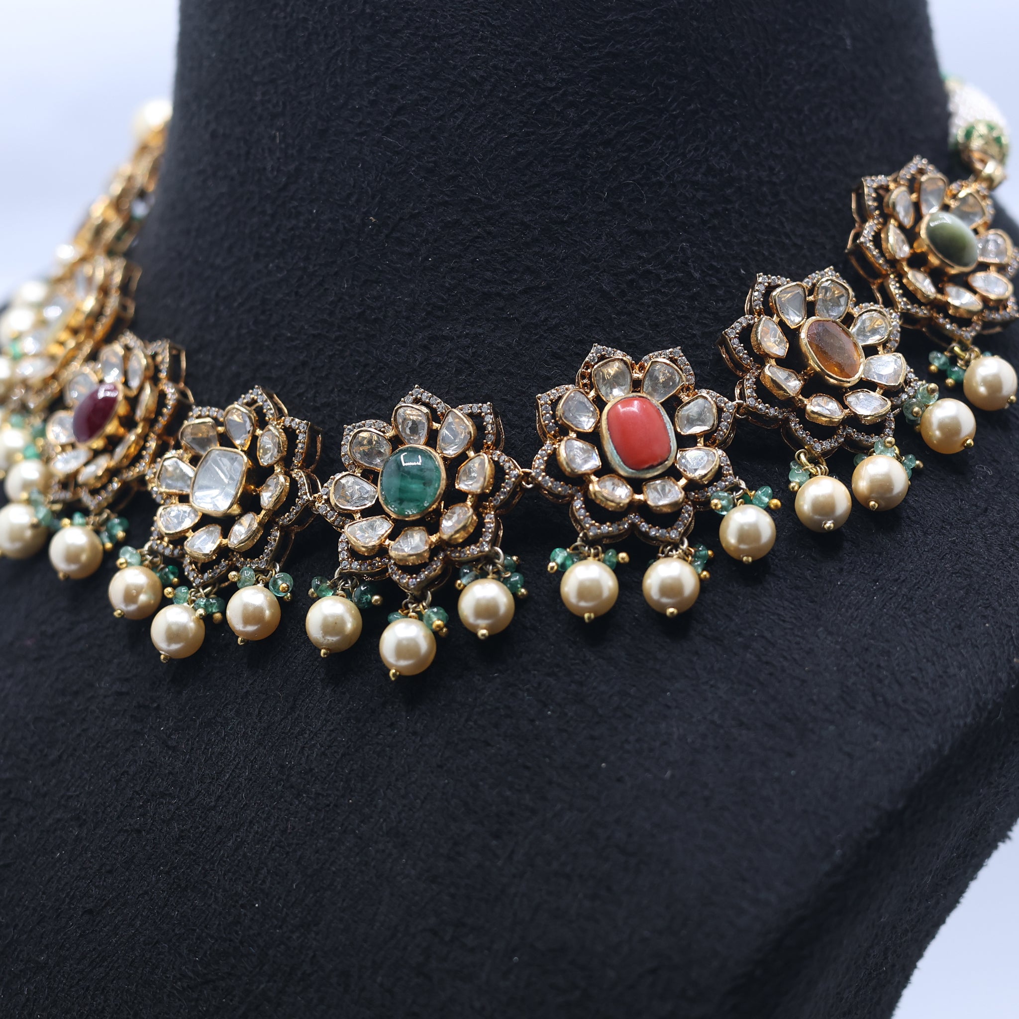 Kundan Antique Plating Floral Chokar Necklace For Woman