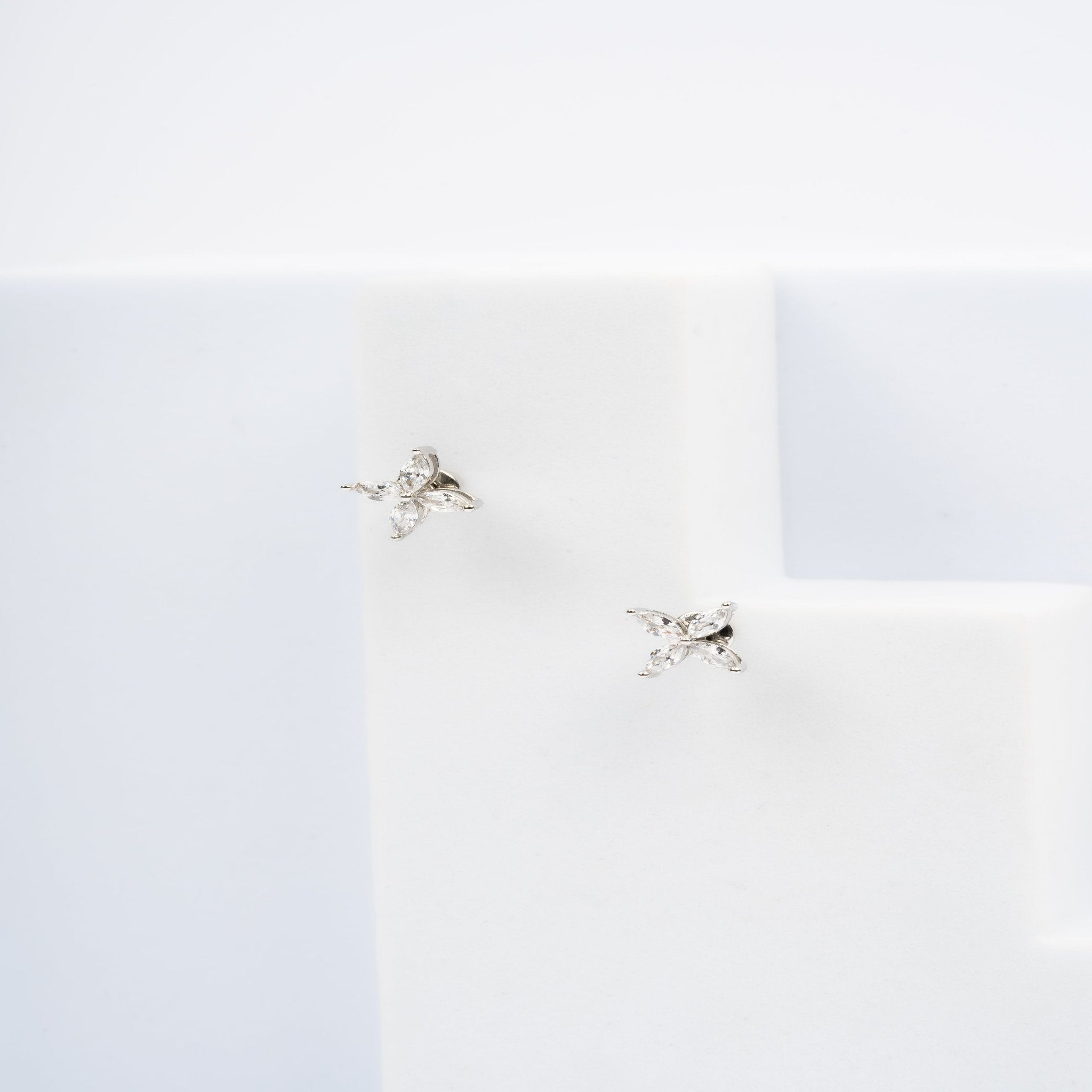 Dainty Flower-Inspired White Gold Silver Marquise-Cut Earring For Woman