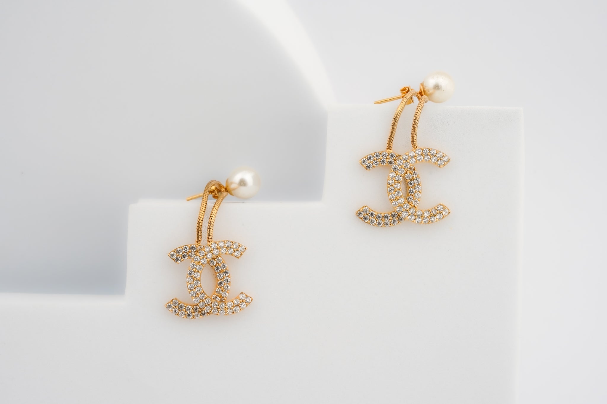 Yellow Gold Adjustable Silver Iconic C-Shape Pearl Earring For Woman